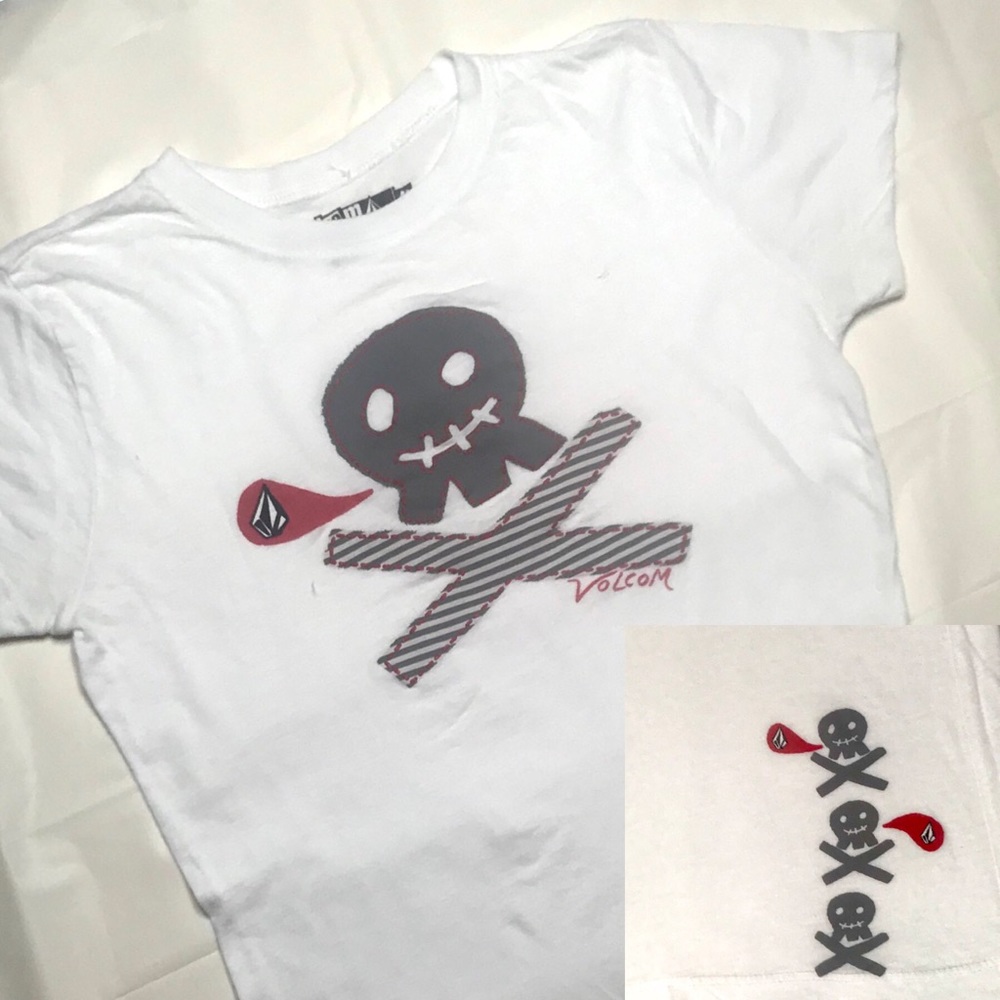 Closet Clear Out! VOLCOM Skull & Crossbones Top